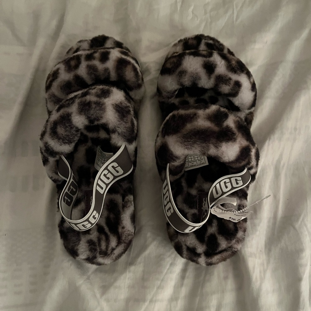 Black and white fluffy slippers